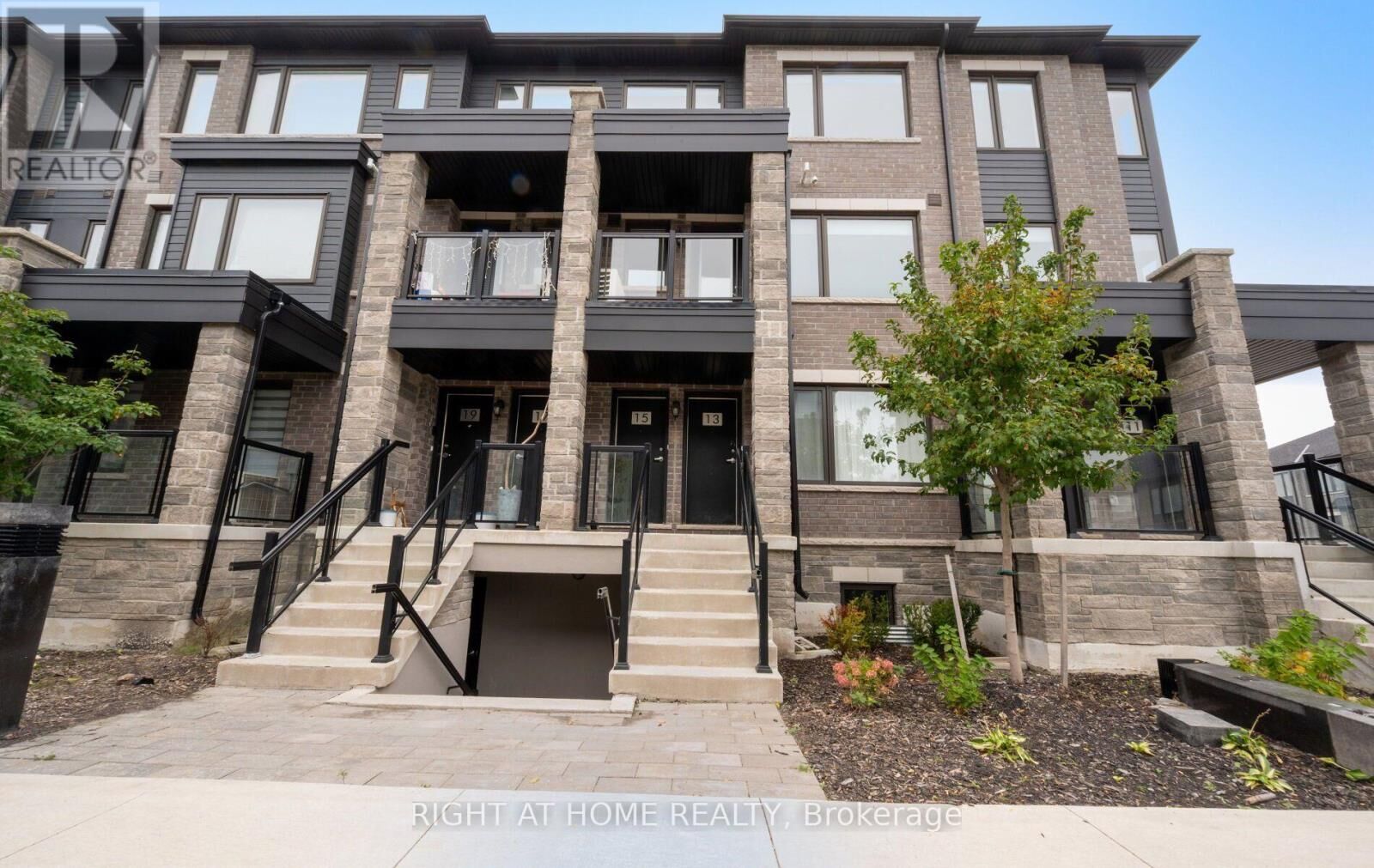 Property Photo:  13 Magnolia Lane  ON L9J 0N9 