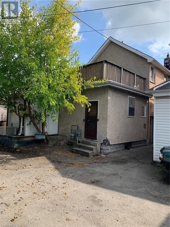 Property Photo:  256 East Main Street Upper  ON L3B 3W9 