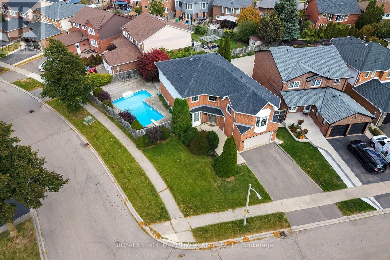 Property Photo:  38 McKillop Court  ON L6Y 3J2 