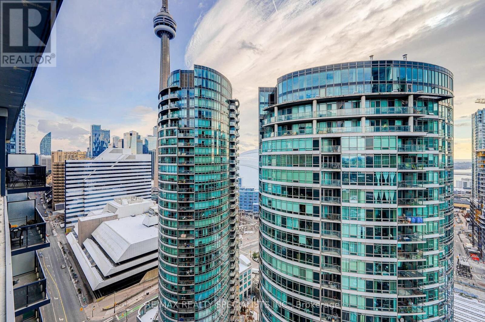 Property Photo:  352 Front Street 2305  ON M5V 0K3 