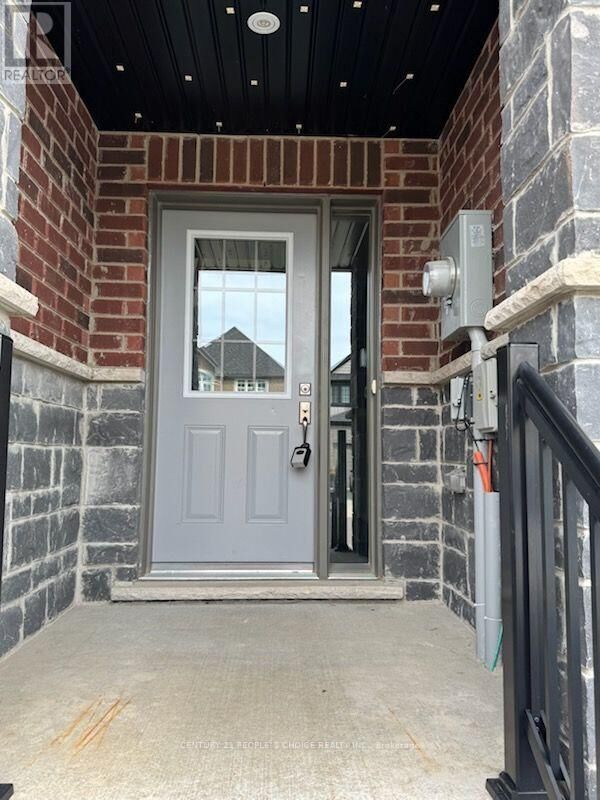Property Photo: 92 Monarch Woods Drive ON N2P 0K1