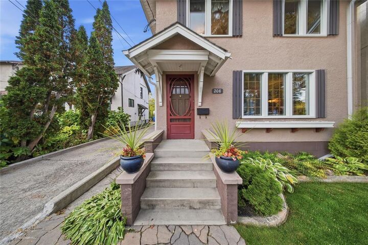 Property Photo: 208 Glenwood Crescent MB R2L 1J9