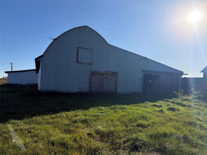 Property Photo:  83066 Road 106 Road West  MB R0J 1E0 