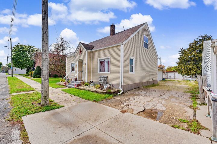 Property Photo:  117 N West Street  IA 52041 