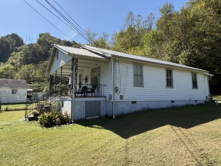 Property Photo:  353 Caney Hwy  KY 41501 