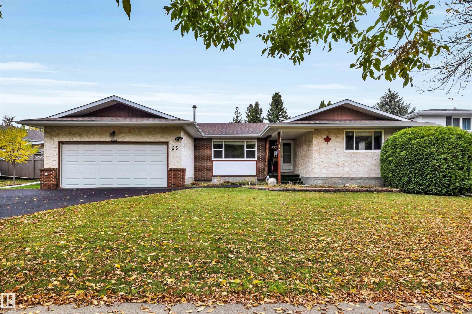 Property Photo: 25 Attwood Drive AB T8N 2T4
