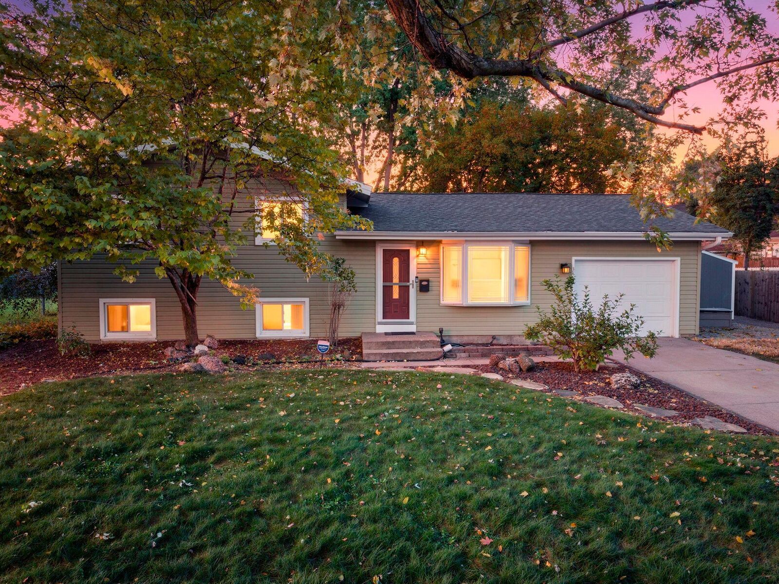 Property Photo: 3865 Gettysburg Avenue N MN 55427