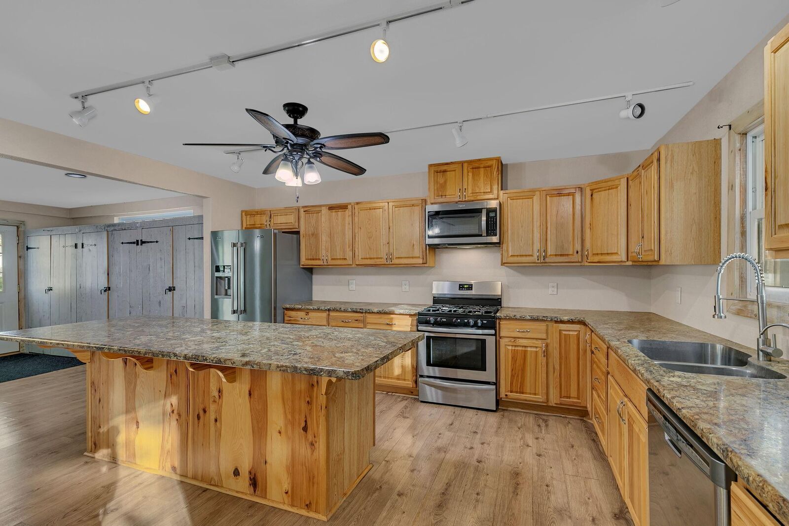 Property Photo:  220 Cedar Avenue S  MN 55389 