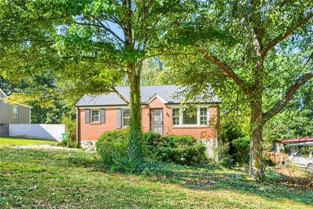 Property Photo:  1867 Glendale Drive  GA 30032 
