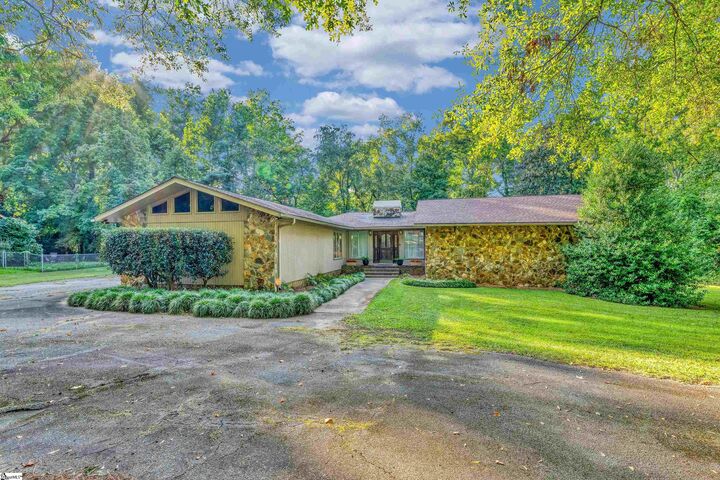 Property Photo:  307 Seven Oaks Lane  SC 29301 