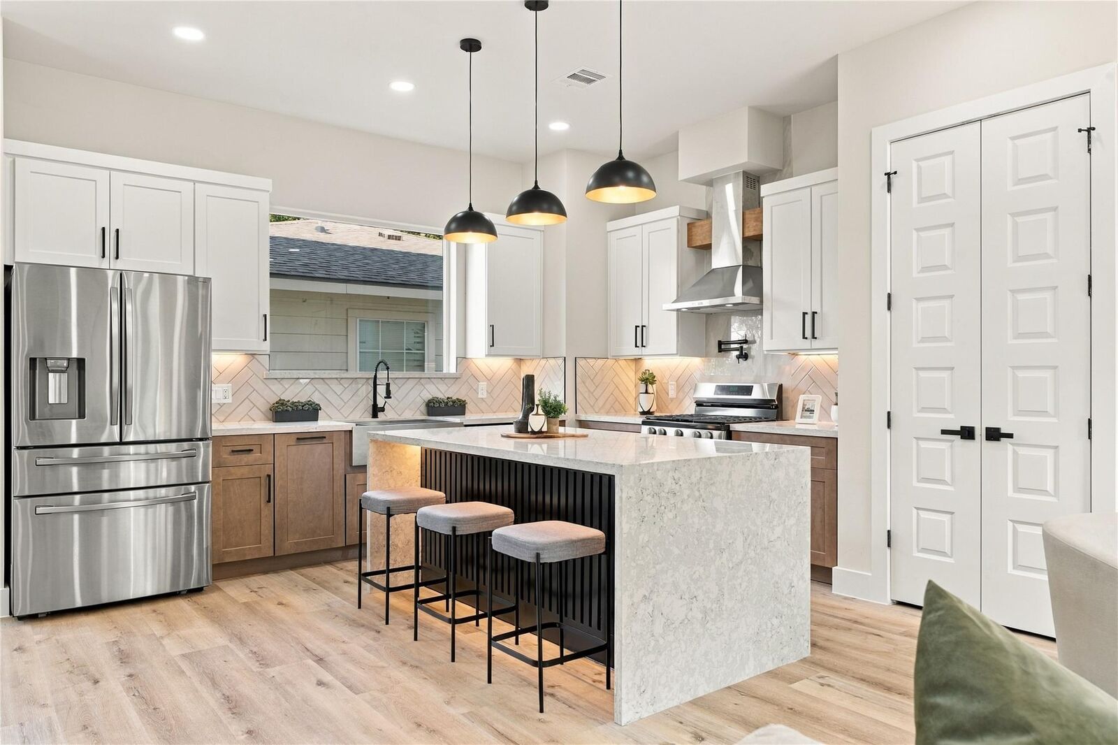 Property Photo:  4713 Branch Street  TX 77021 