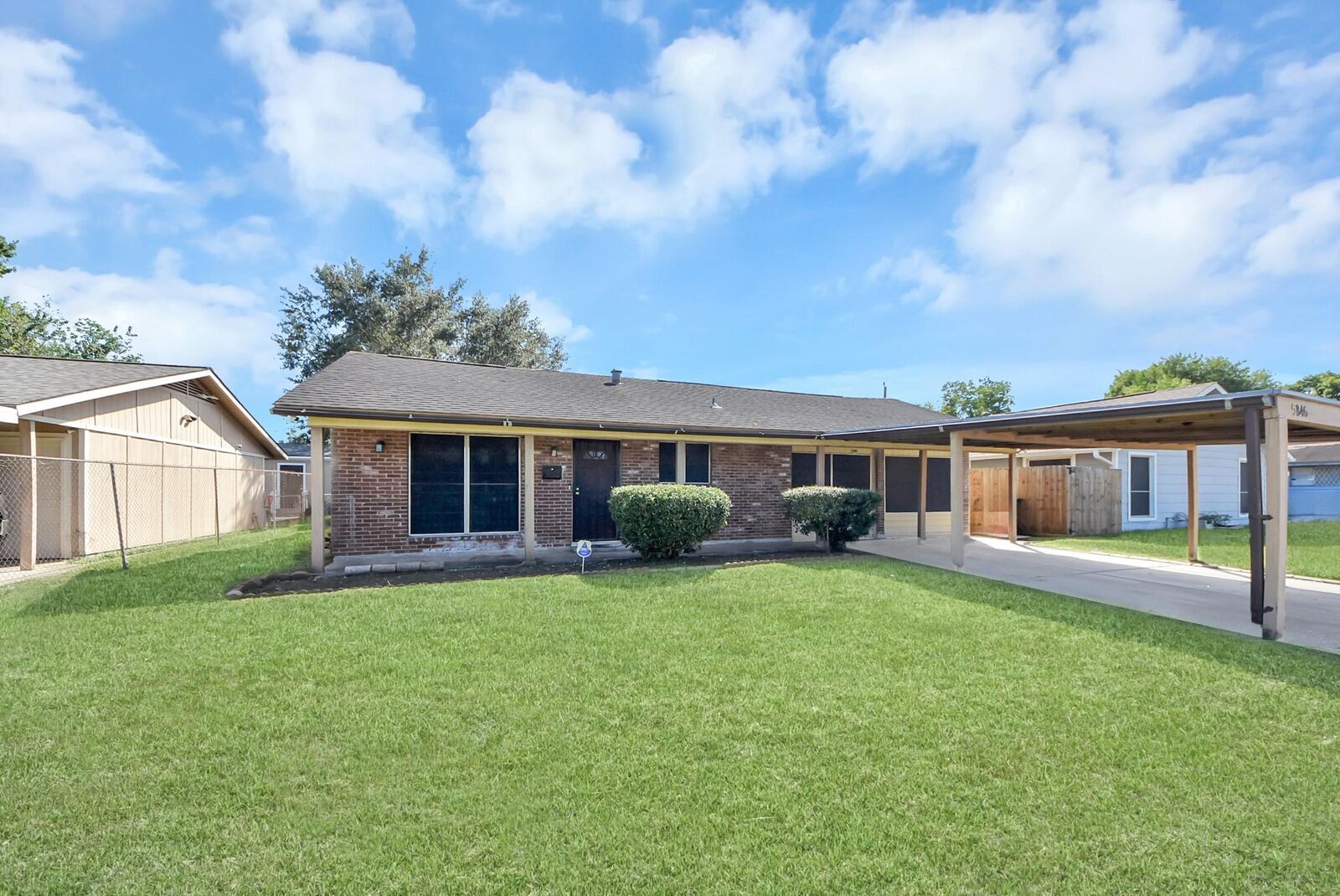 Property Photo:  5846 Hirondel Street  TX 77033 