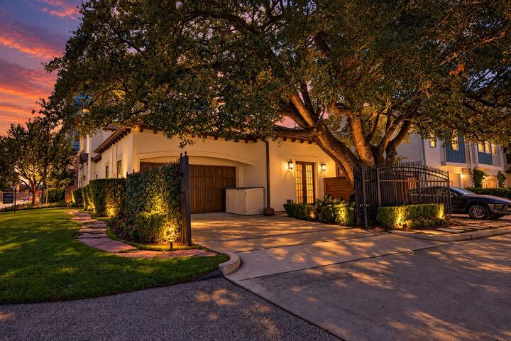 Property Photo:  1202 Gross Street  TX 77019 