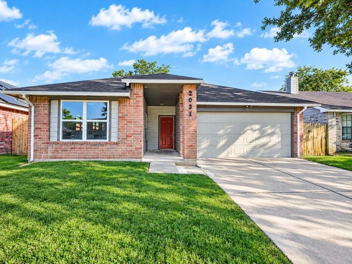 Property Photo:  2031 Hickory Glen Drive  TX 77489 