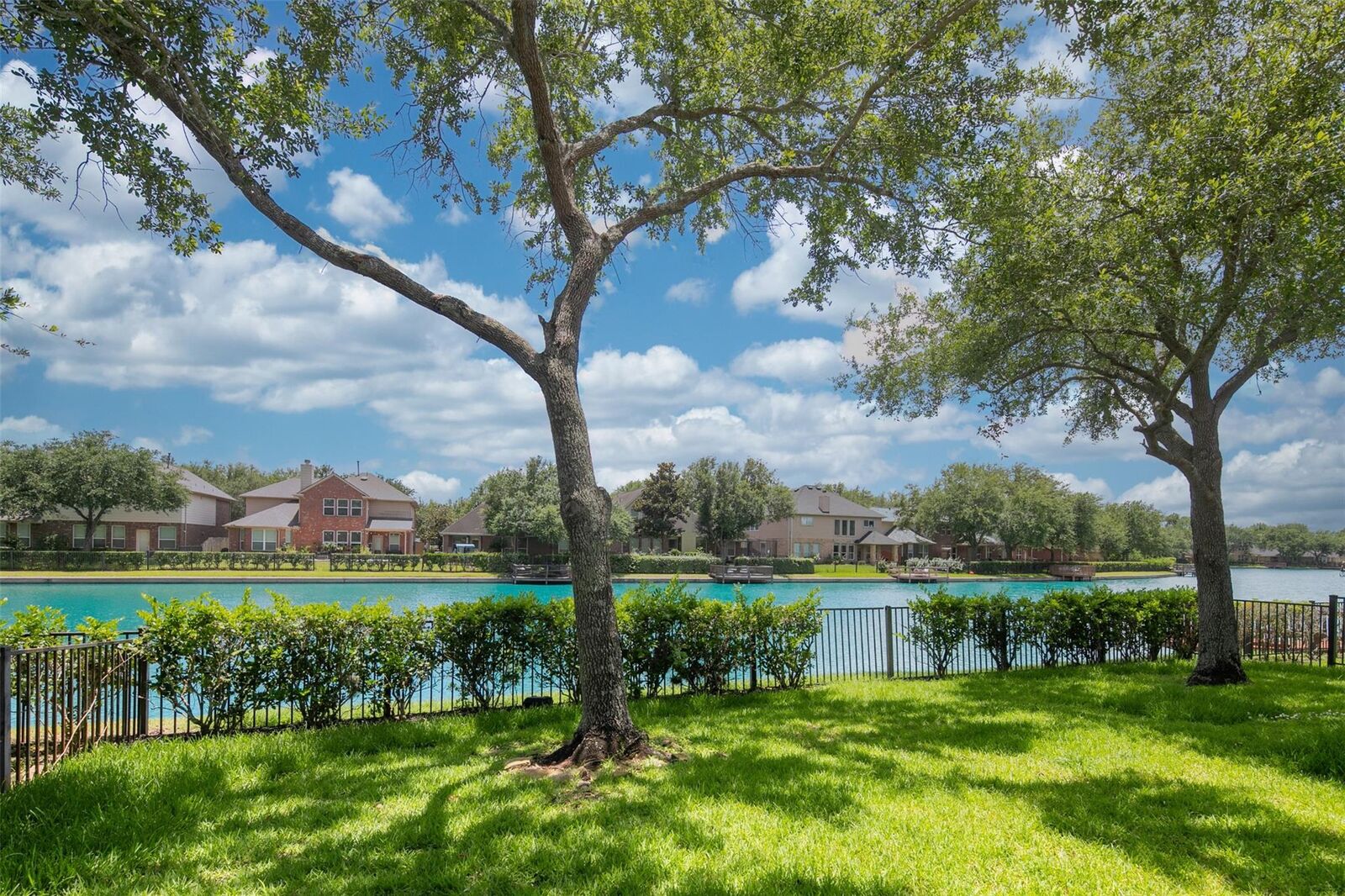 Property Photo: 8306 Golden Harbour TX 77459