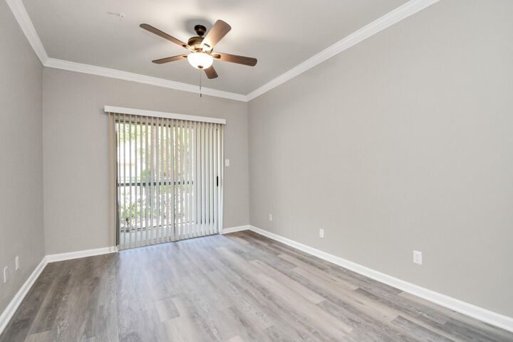 Property Photo: 2222 Maroneal Street 0521 TX 77030