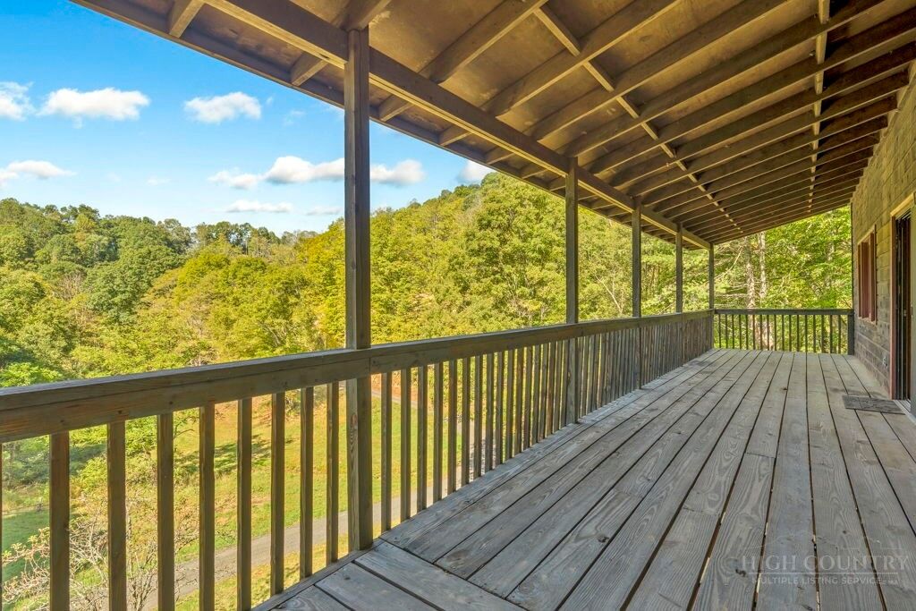 Property Photo: 913 Horseshoe Trail NC 28643