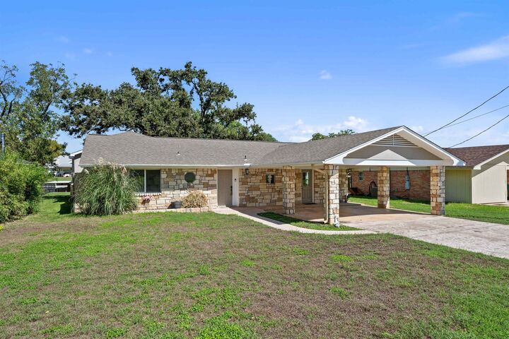 Property Photo: 102 Flamingo Circle TX 78654-8255
