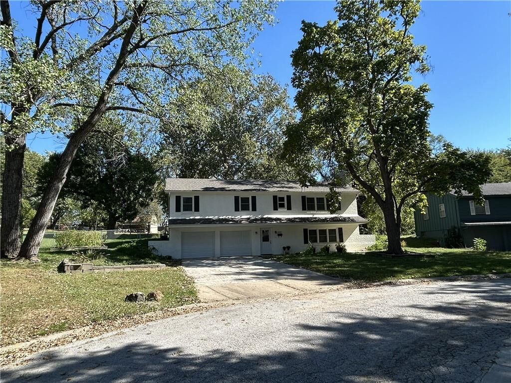 Property Photo:  6101 Englewood Avenue  MO 64133 