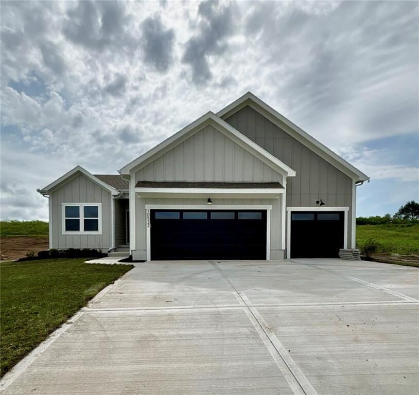 Property Photo: 501 SW Chavis Drive MO 64064