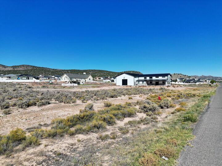 Property Photo: 1207 N 6775 W UT 84721