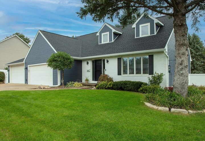 Property Photo: 1604 Hillside Avenue IA 50677