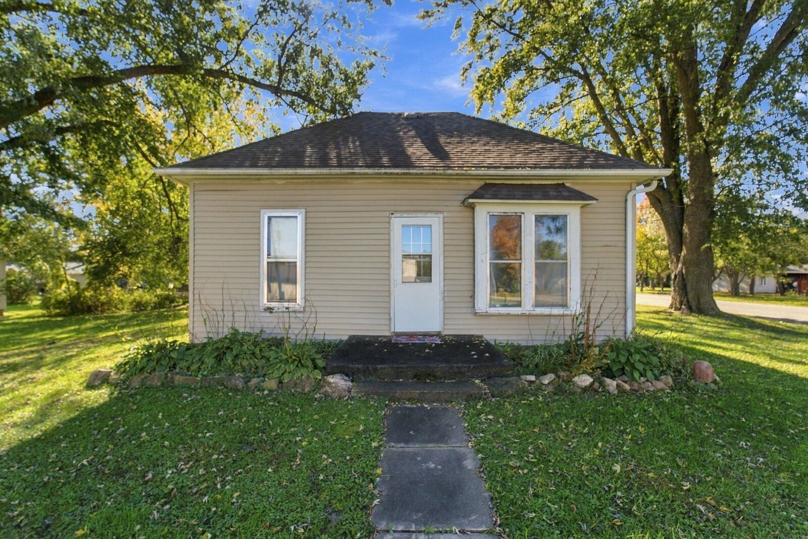 Property Photo: 424 E Jackson Street IA 50670