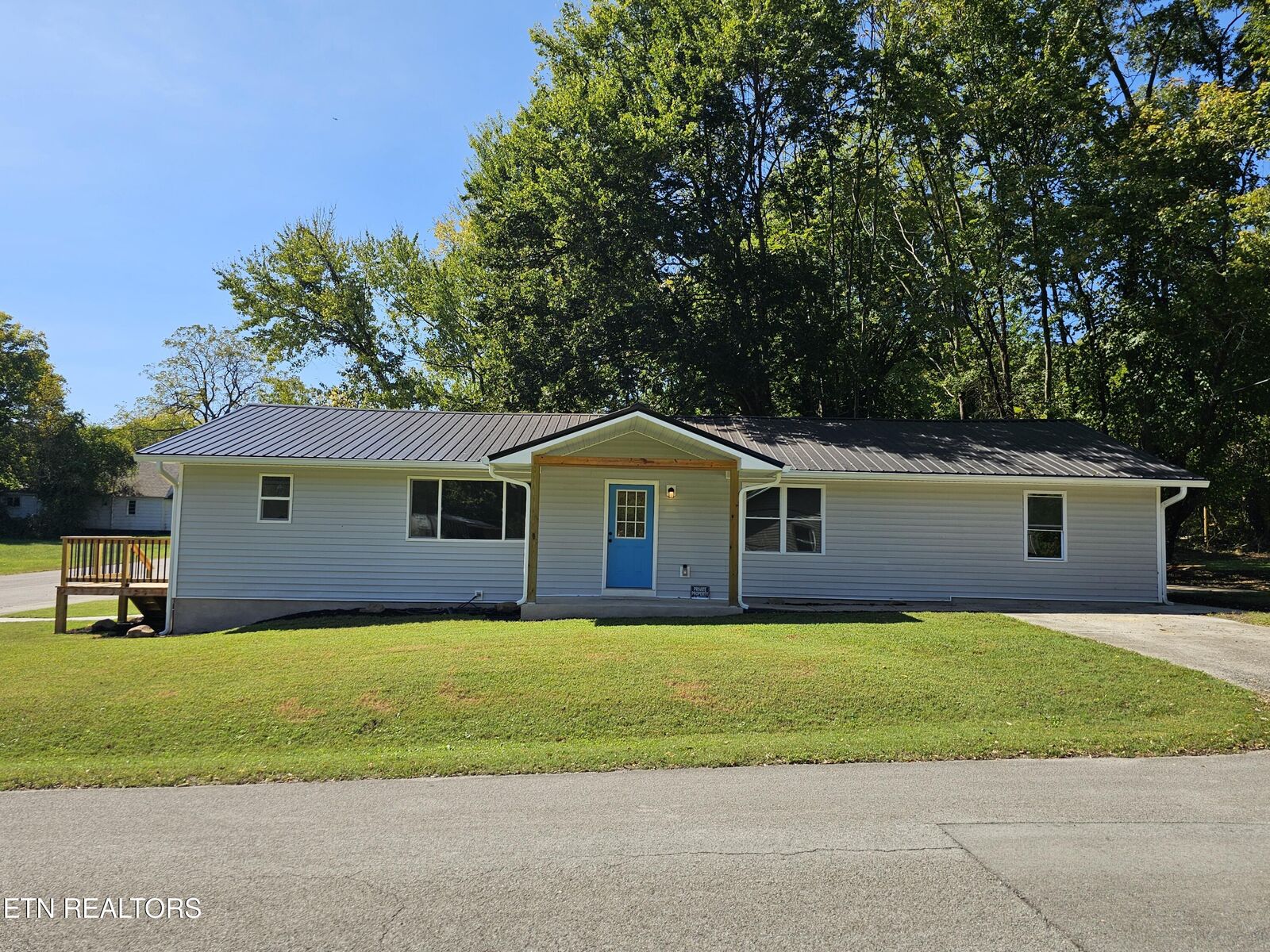 Property Photo:  321 N Dunlap Ave  TN 37854 