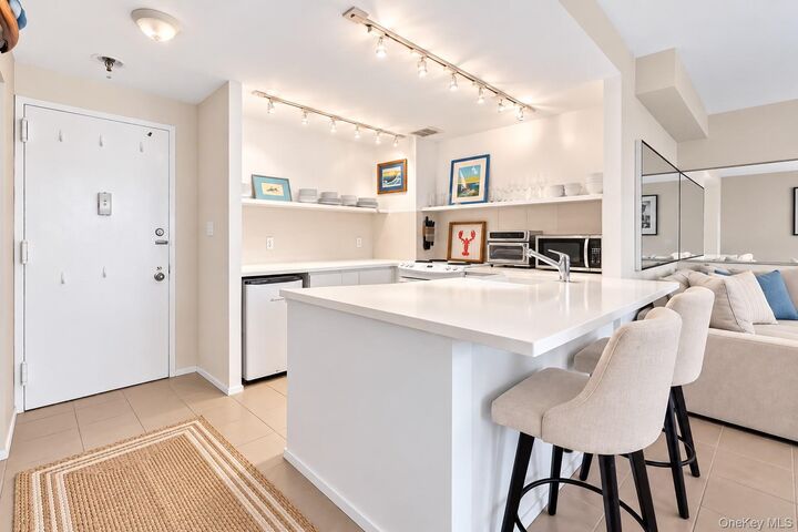Property Photo:  100 W Broadway 4N  NY 11561 
