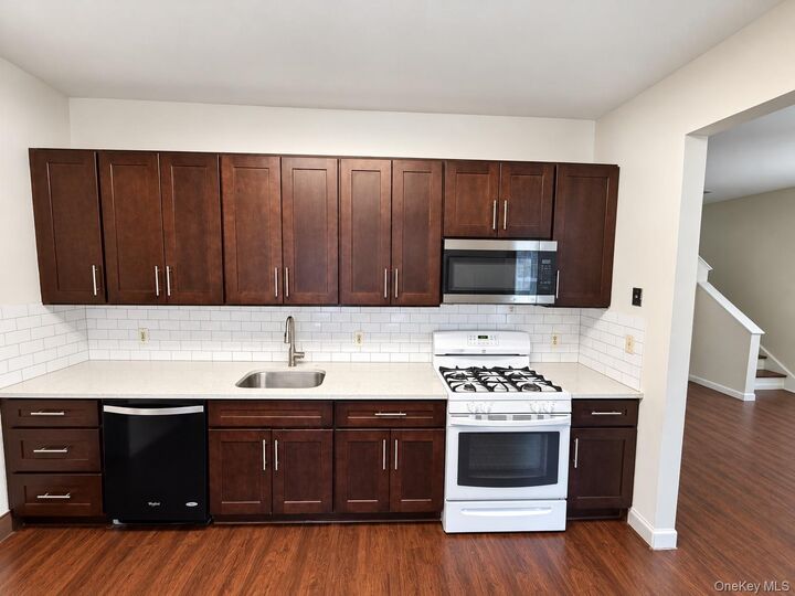 Property Photo:  89 Market Street 2nd Floor (Right)  NY 12601 