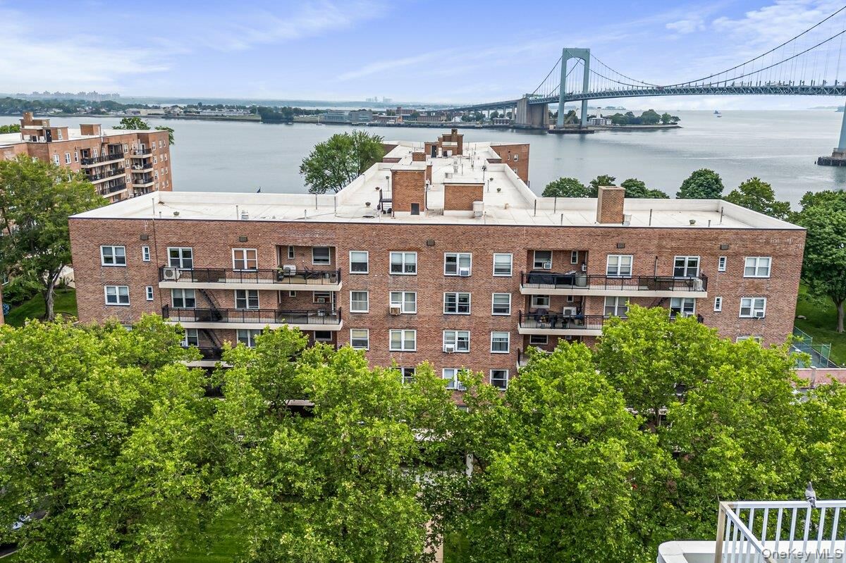 Property Photo:  162-01 Powells Cove Boulevard 2D  NY 11357 