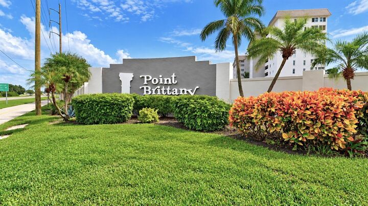 Property Photo:  5200 Brittany Drive S 606  FL 33715 