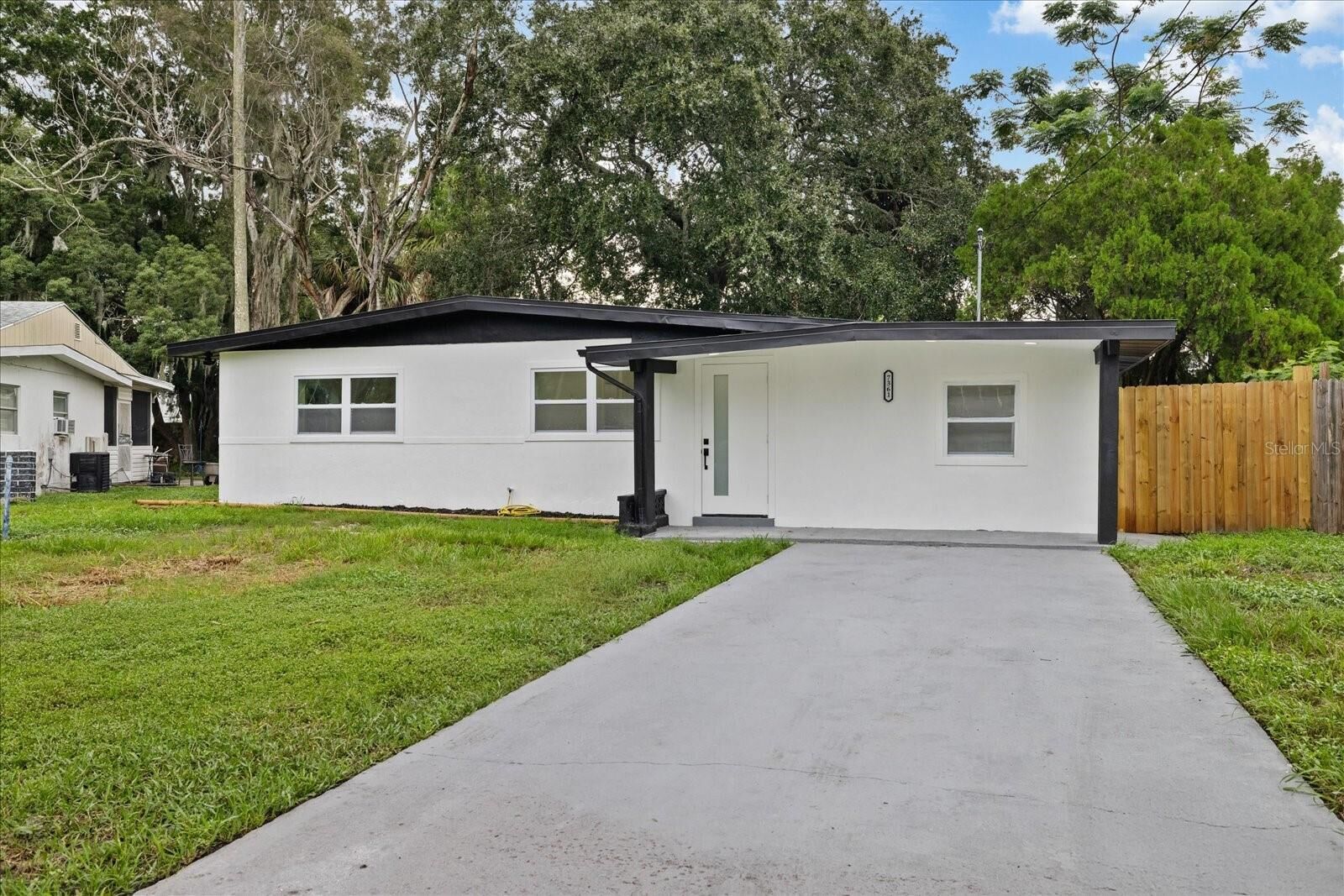 Property Photo:  7361 Royal Palm Drive  FL 34652 