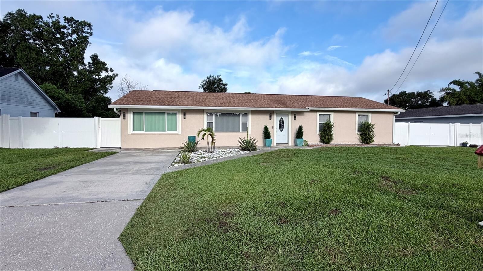 Property Photo:  7518 Blossom Avenue  FL 33614 
