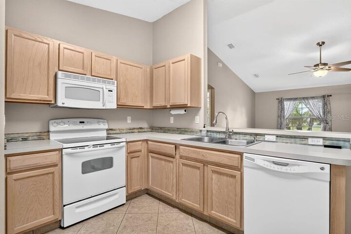 Property Photo: 2316 Willow Oak Drive FL 32141