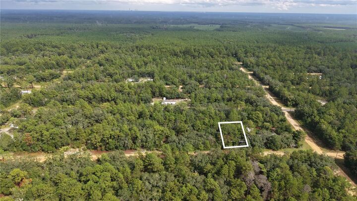 Property Photo: 604 Del Monaco Ave FL 32148