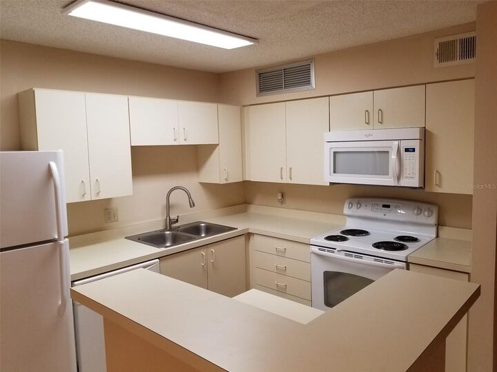 Property Photo: 420 Forestway Circle 207 FL 32701