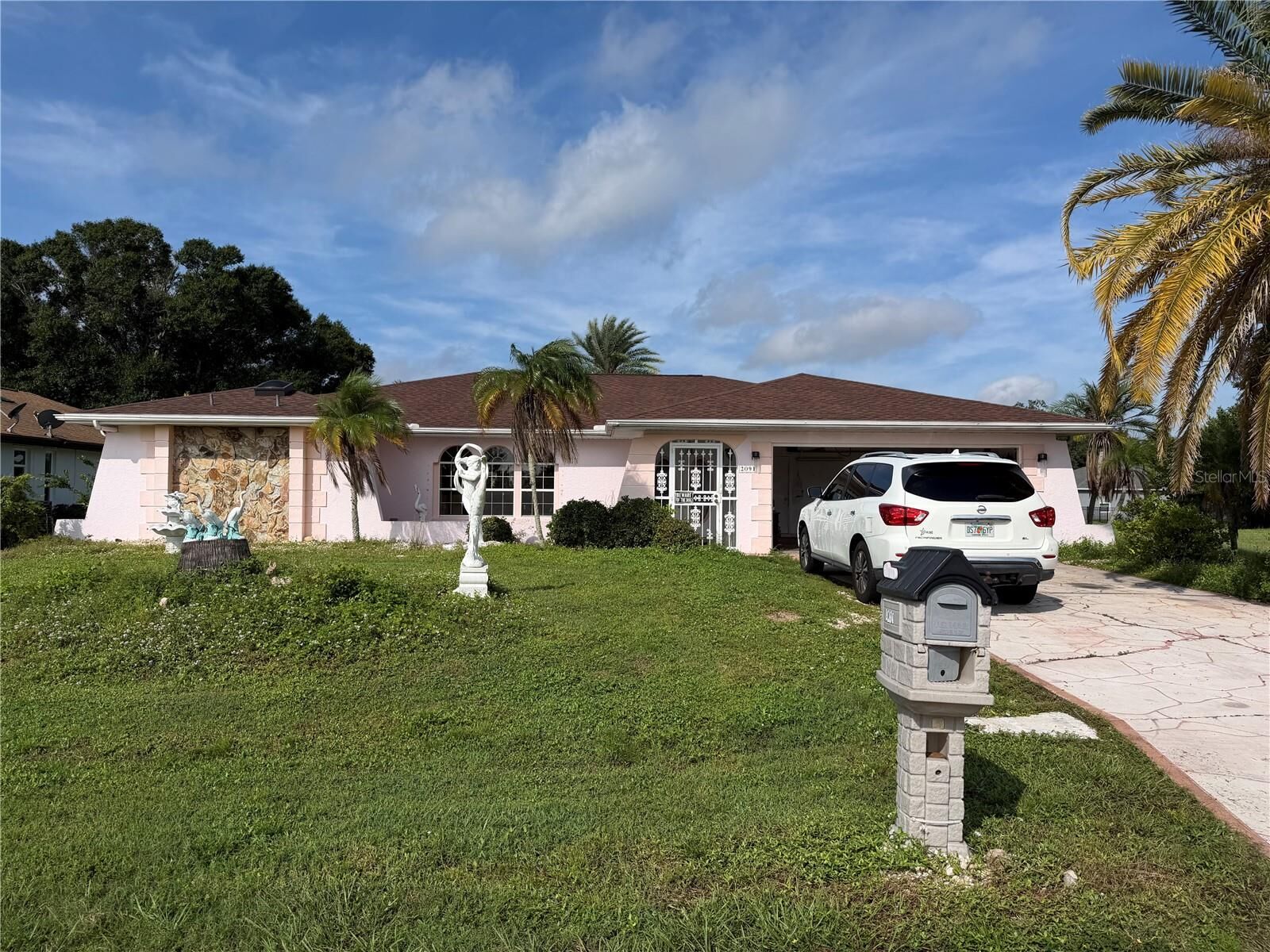 Property Photo:  2091 Onondaga Lane  FL 33983 