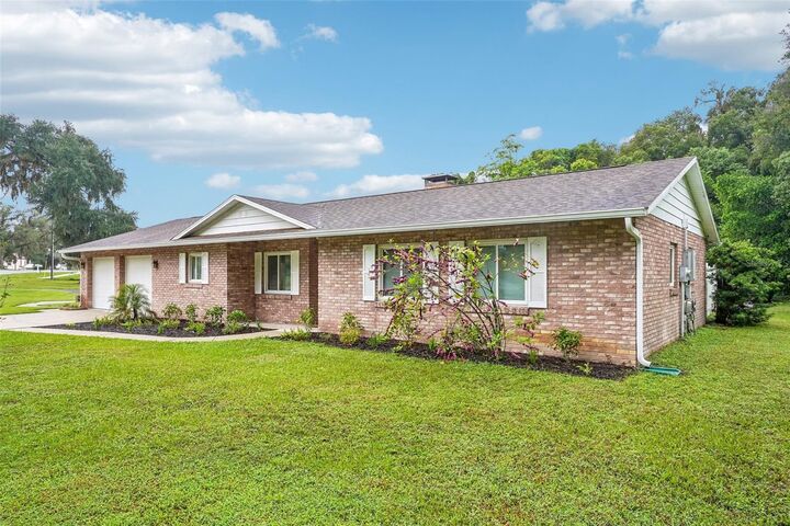 Property Photo:  101 W Lemon Street  FL 32159 