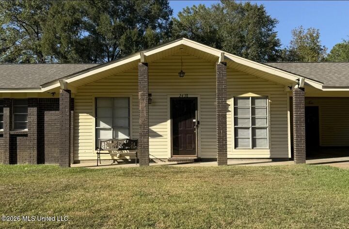 Property Photo:  2438 Upper Drive  MS 39208 