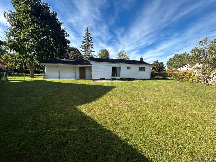 Property Photo:  812 Marion Drive  MI 48442 1037 