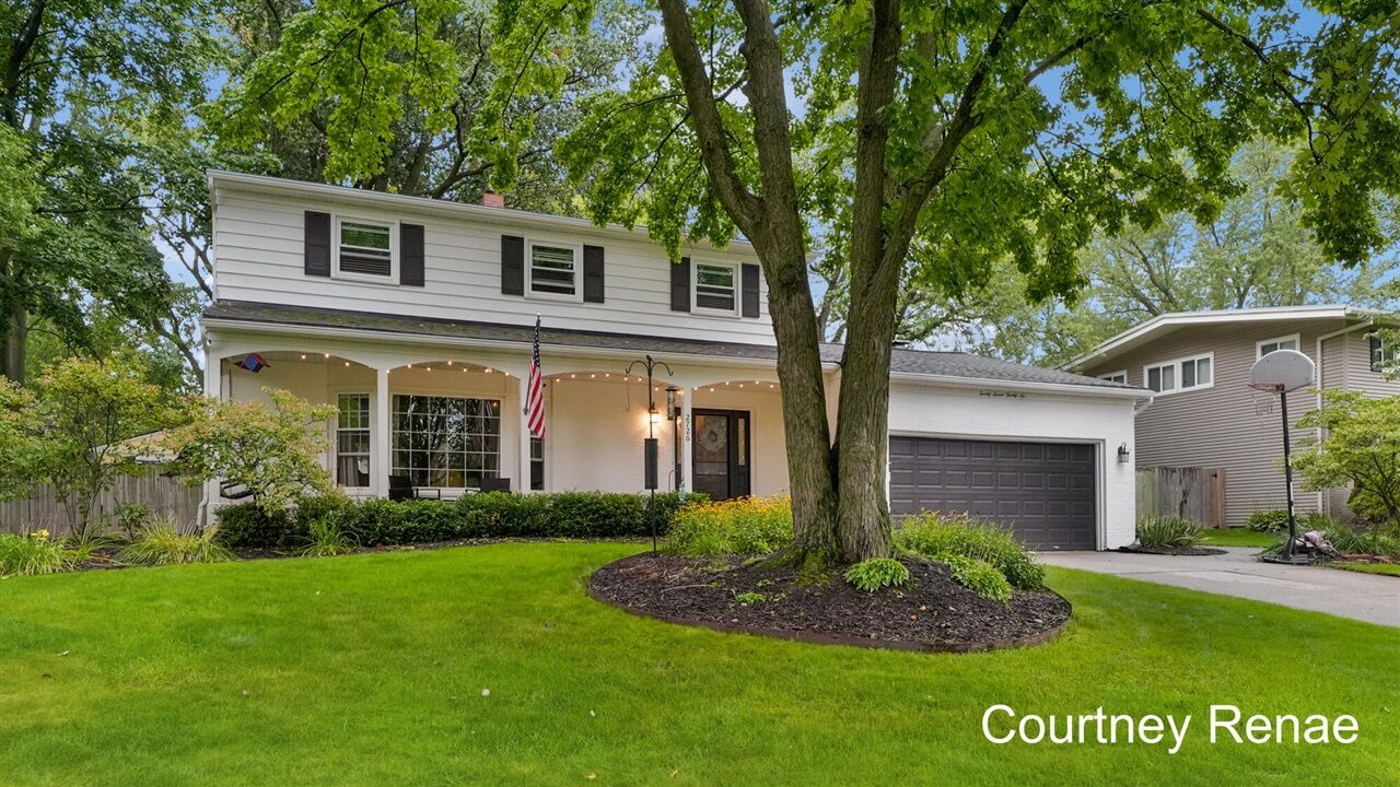 Property Photo: 2726 Hampshire Boulevard MI 49506-4774