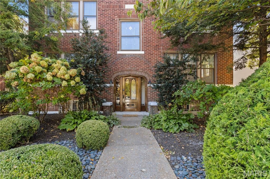 Property Photo: 4416 Laclede Avenue 3 MO 63108