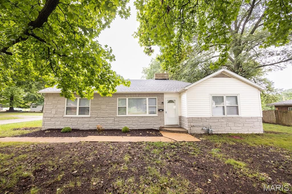 Property Photo: 1912 N 17th Street IL 62226