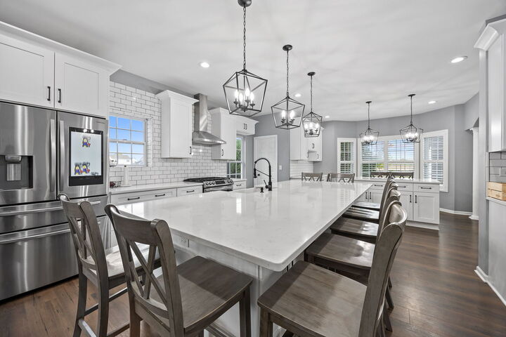 Property Photo: 737 Oakwood Street IL 60447