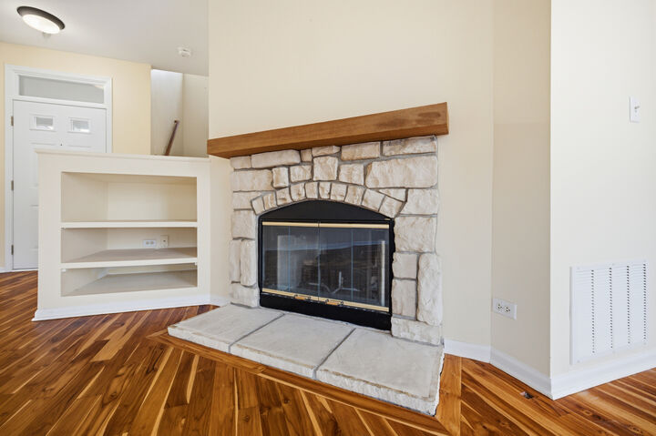 Property Photo:  73 Woodview Drive  IL 60137 