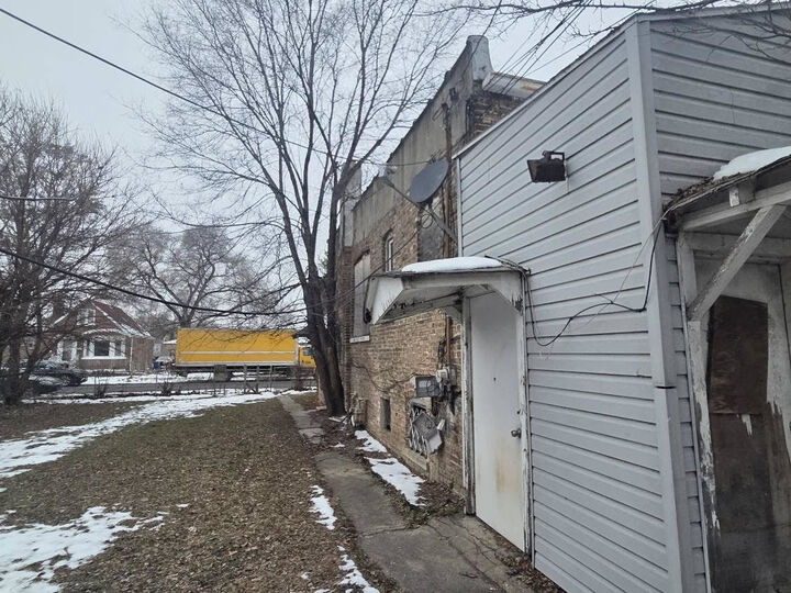Property Photo:  9217 S Perry Avenue  IL 60628 