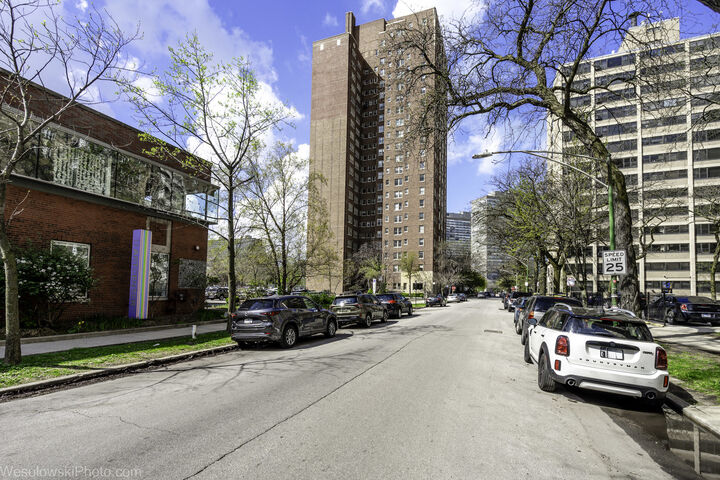 Property Photo: 5000 S Cornell Avenue 14B IL 60615