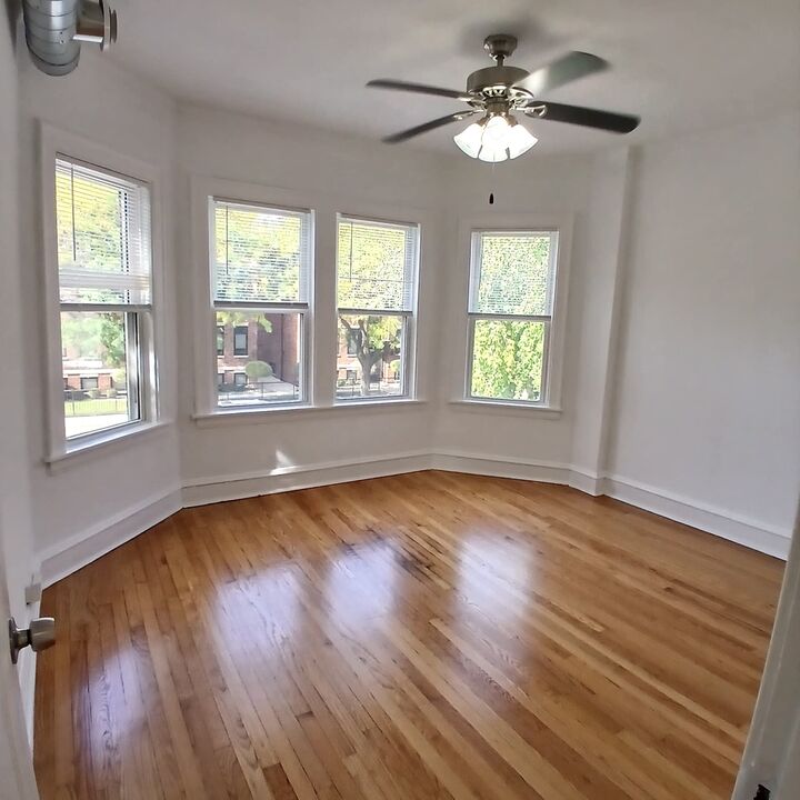 Property Photo: 6452 W Dickens Avenue 2W IL 60707