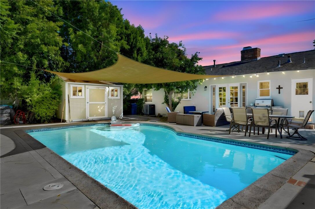 Property Photo: 14013 Cohasset Street CA 91405